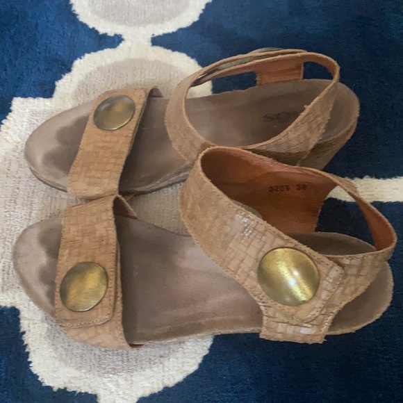 Taos Brown Wedges - Picture 3 of 9